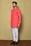 Aryavir Malhotra_Coral Cotton Silk Plain Mandarin Collar Solid Kurta Set _at_Aza_Fashions