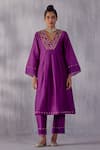 Amisha Kothari_Purple Chanderi Silk Embroidery Zardozi V Neck Nargis Neckline Kurta Set _Online_at_Aza_Fashions