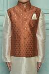 Buy_Samyukta Singhania_Off White Jacquard Silk Plain Mandarin Collar Kurta Set _Online_at_Aza_Fashions