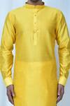 Buy_Samyukta Singhania_Yellow Silk, Jacquard Geometric Woven Kurta Set _Online_at_Aza_Fashions