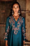 Shikha Mehta_Green Silk Chanderi Embroidered Thread V Neck Kurta Set _at_Aza_Fashions
