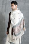 Shop_DUSALA_White Embroidered Handwoven Cashmere Wool Paisley Thread Work Stole _Online_at_Aza_Fashions