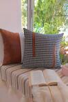 Shop_Throwpillow_Black Blend Of Cotton And Polyester Houndstooth Pattern Cushion Cover 