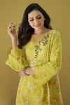 Buy_NAAZ BY NOOR_Yellow Cotton Flower Round Vintage Floral Print Kurta Set_Online_at_Aza_Fashions