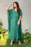 Buy_Ewaz_Green Chanderi Embroidery Floral V Neck Kaftan And Pant Set _at_Aza_Fashions