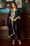Priyanka Jain_Green Velvet Lining Shantoon Aari Work And Sequin V Neck Embroidered Kurta Set _Online_at_Aza_Fashions