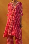 Buy_Rekha Agra_Magenta Crepe Printed Bandhej V Neck Straight Kurta And Pant Set _Online_at_Aza_Fashions