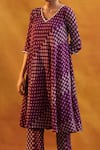 Rekha Agra_Purple Crinkled Cotton Silk Geometric Patterns V Neck Print Kurta And Pant Set _Online_at_Aza_Fashions