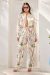 Buy_Reynu Taandon_Cream Crepe Digital Prints Floral Collared Neck Plain Shirt And Pant 