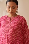 Rekha Agra_Pink Handloom Chanderi Print Diamond Notched Round Neck Kurta With Pant _Online_at_Aza_Fashions