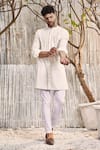 Charkhee_Off White Dobby Cotton Solid Mandarin Collar Short Kurta _Online_at_Aza_Fashions