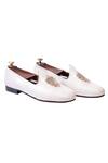 Buy Artimen White Handcrafted Silk Juttis at Aza Fashions Buy_Artimen_White Handcrafted Silk Juttis _at_Aza_Fashions