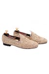 Buy_Artimen_Off White Embroidered Raw Silk Floral Juttis _at_Aza_Fashions