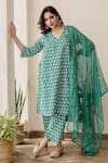 Buy_Gulabo Jaipur_Green Cotton, Doriya Floral V Neck Print Kurta Set _at_Aza_Fashions