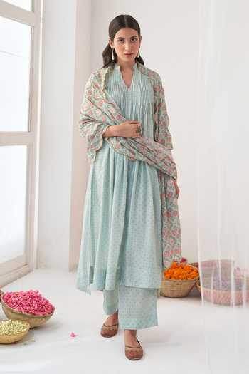 Buy_Negra Elegante_Green Chanderi, Cotton Silk Digital Print, Mirror Work V Neck Peony Kurta Set _at_Aza_Fashions