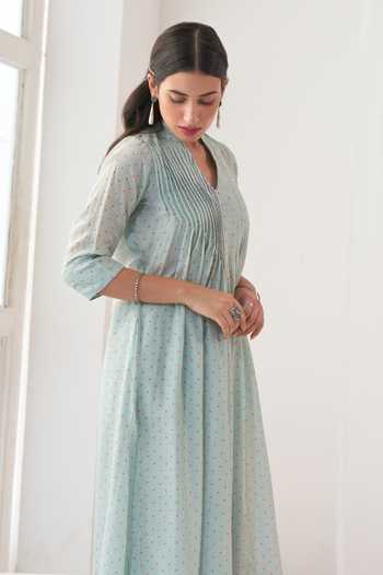 Buy_Negra Elegante_Green Chanderi, Cotton Silk Digital Print, Mirror Work V Neck Peony Kurta Set _Online_at_Aza_Fashions