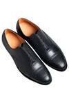 Buy_Dmodot_Black Leather Handcrafted Brogue Oxfords_Online_at_Aza_Fashions