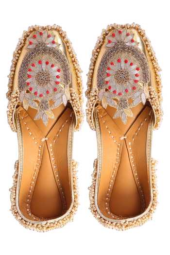 Buy_5elements_Gold Handcrafted Floral Embroidered Juttis _at_Aza_Fashions