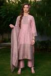 Buy_Safaa_Pink Velvet, Silk Gota Patti Keyhole Neck Sabaq Paisley Pattern Woven Kurta Set _Online_at_Aza_Fashions