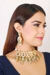 Buy_Chhavi's Jewels_Kundan Teardrop Choker Jewellery Set_at_Aza_Fashions