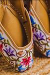 Cilwana Studio_White Embroidered Aari Juttis _Online_at_Aza_Fashions