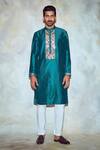 Buy_DiyaRajvvir_Green Cotton Silk Embroidered Straight Kurta_at_Aza_Fashions