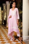 Buy_Enaarah_Pink Embroidered Thread Work V Neck Meadow Cotton Kurta Set  _at_Aza_Fashions