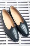 Buy_Dmodot_Black Handcrafted Leather Mojris_at_Aza_Fashions