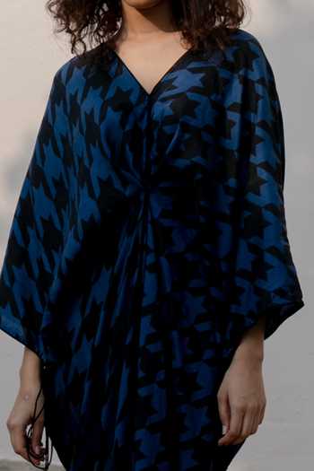 Buy_Kavya Singh Kundu_Black Silk Tassels V-neck Cairo Houndstooth Print Kaftan _Online_at_Aza_Fashions