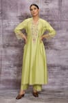 Label Niti Bothra_Green Chanderi Silk Embroidered Thread Work V Neck Floral Kurta And Palazzo Set _Online_at_Aza_Fashions