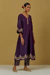 Ikshita Choudhary_Purple Chanderi Silk Embroidered Floral V Neck Kurta Pant Set _Online_at_Aza_Fashions