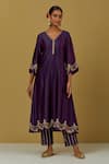 Buy_Ikshita Choudhary_Purple Chanderi Silk Embroidered Floral V Neck Kurta Pant Set _Online_at_Aza_Fashions