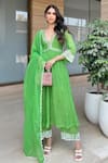 Buy_Neha Khullar_Green Chanderi Silk And Mulmul Embroidery Thread & Zari V Neck Neckline Kurta Set 