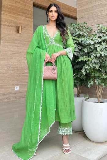 Buy_Neha Khullar_Green Chanderi Silk, Muslin Embroidery, Lace V-neck V Kurta Set _at_Aza_Fashions