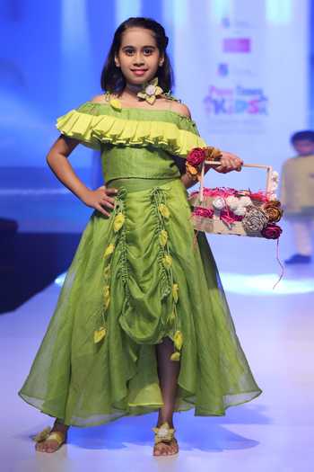 Buy_Kirti Agarwal - Pret N Couture_Green Organza, , Satin Applique Pleated Off Shoulder Skirt Set _at_Aza_Fashions