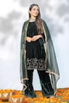 Buy_Pairaahan_Green Kurta And Pant Pure Silk Velvet Embroidery Floral Round Hem Set _Online_at_Aza_Fashions