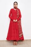Buy_Itraake_Red Mul Printed Floral Keyhole Raag Anarkali Set With Chanderi Dupatta _at_Aza_Fashions