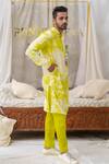 Shop_Runit Gupta_Green Pure Cotton Tie Dye Kurta Set  _at_Aza_Fashions