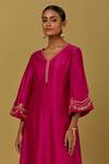 Ikshita Choudhary_Magenta Chanderi Silk Embroidered Floral V Neck Kurta Pant Set For Women_at_Aza_Fashions