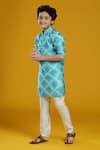 Kora By Nilesh Mitesh_Blue Silk Blend Print Tie Dye Kurta And Pant Set _Online_at_Aza_Fashions