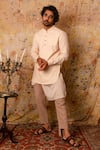 Buy_Vaani Beswal_Peach Handwoven Jamdani Silk Thread Kurta _at_Aza_Fashions