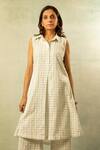 Buy_Ibai_White Handwoven Pure Cotton Muslin Straight Collar Printed Tunic _at_Aza_Fashions