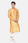 Mayank Modi - Men_Yellow Cotton Silk Jacquard Geometric Pattern Kurta Set _at_Aza_Fashions