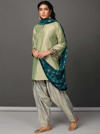 Buy_NUHH_Green Dupatta Viscose Georgette, Kurta And Pant Pst Silk Set With Floral Motif _Online_at_Aza_Fashions