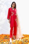 Pairaahan_Red Kurta Silk Embroidery Floral Keyhole Set _Online_at_Aza_Fashions