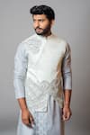 Paarsh_White Linen Satin Embroidered Thread Work The Glowing Coral Bundi Kurta Set _Online_at_Aza_Fashions