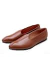 Buy_Kora By Nilesh Mitesh_Brown Plain Handcrafted Juttis _at_Aza_Fashions