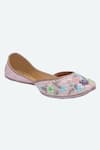 NR BY NIDHI RATHI_Peach Embroidered Floral Juttis _Online_at_Aza_Fashions