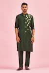 Buy_Diyarajvvir_Green Cotton Silk Acrylic And Thread Mix Embroidered Kurta _at_Aza_Fashions