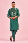 Buy_Diyarajvvir_Green Cotton Silk Acrylic And Thread Mix Embroidered Kurta Set _at_Aza_Fashions